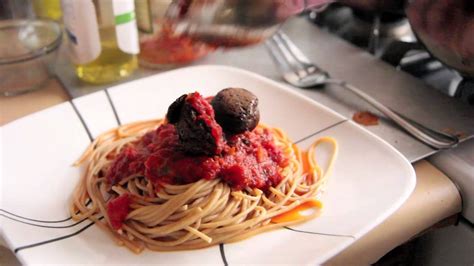 Olive Garden's Spaghetti and Meatballs Recipe - Vegan - Vegetarian ...