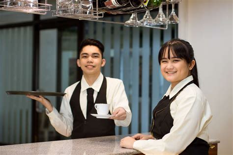 Best Hotel And Restaurant Management Schools These Programs - BersamaWisata