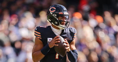 Justin Fields Rumors: Bears QB Suffered Dislocated Thumb Injury; X-Rays ...