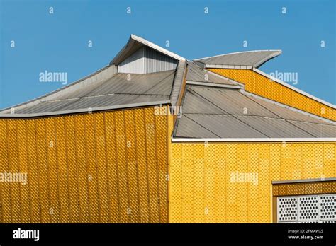 Berlin, Philharmonie, architecture by Hans Scharoun, striking yellow facade Stock Photo - Alamy