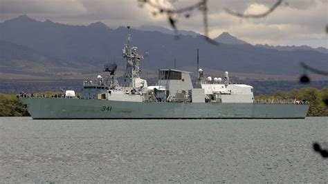 Royal Canadian Navy frigate HMCS Ottawa (FFH-341)[3000x1693] : WarshipPorn