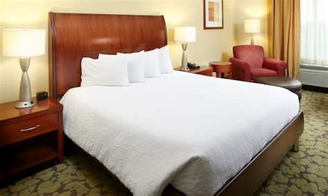 Hilton Garden Inn Hotel Rooms in Arlington, Texas