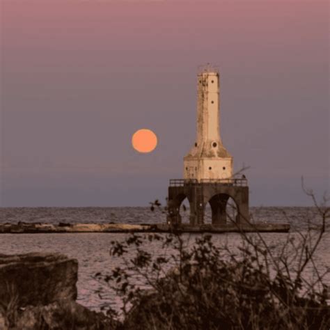 Let's Explore The Port Washington Lighthouse in Wisconsin - Kirsti Out ...