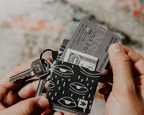 The 15 Best Keychain Wallets on Amazon for Under $45 | Thread wallets, Minimalist wallet, Wallet