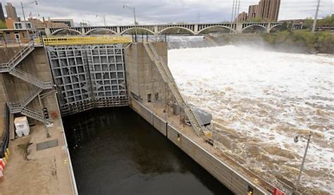 2 Mississippi River locks reopen – with a warning – Twin Cities