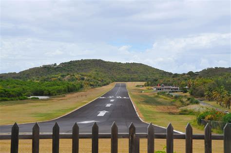 Mustique Airport | Even the airport on Mustique is picturesq… | Flickr