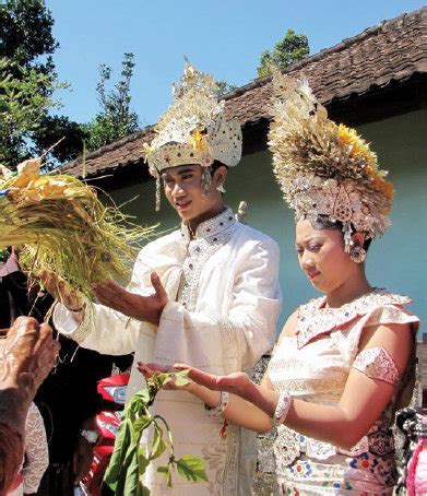 Uniknya Upacara Pernikahan Adat Bali - Kabari News