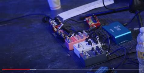 Alan Sparhawk live Pedalboard. Identify pedal? - FX Discussions on theFretBoard