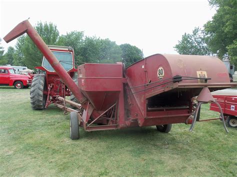 Rear of international 80 pull type combine | Tracteurs d'époque, Tracteur