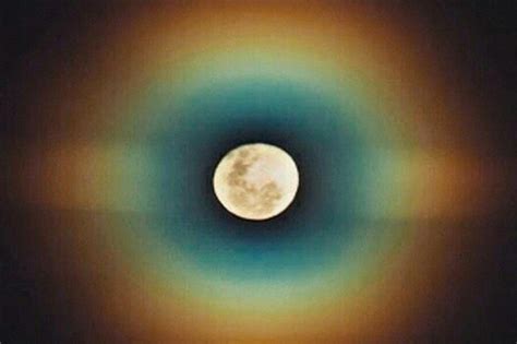 CAPE TOWN TREATED TO RARE 'RAINBOW MOON' LAST NIGHT | CapeTown ETC