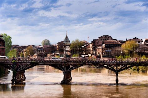 Jhelum River Srinagar | KashmirHills.com