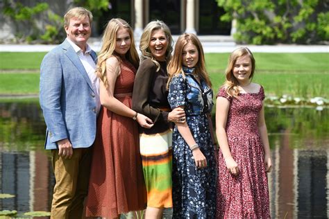 The Dutch royal family celebrates at annual photoshoot - Biggest royals ...