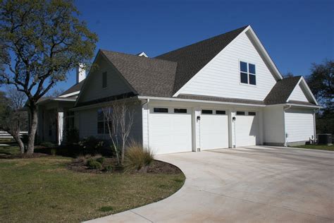 The Beauty Of Ranch Style Garage Doors - Garage Ideas