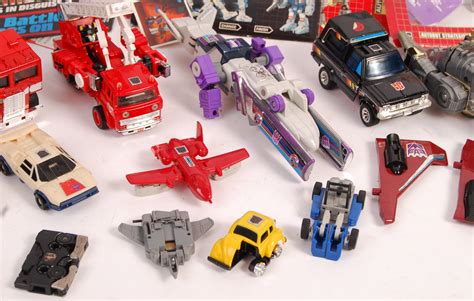 A good collection of assorted vintage 1980's Hasbro made Transformers action figures and accessor