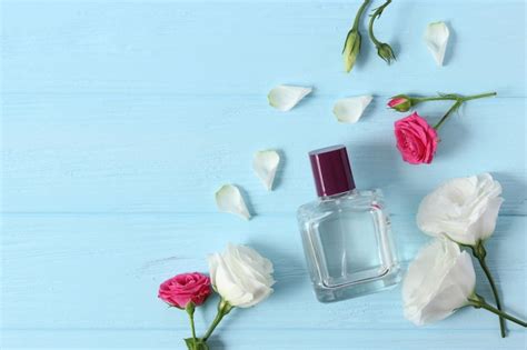 Premium Photo | Perfume and flowers on a colored background