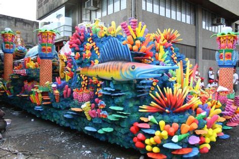 M Lhuillier Hits the Spot in Sinulog 2012 | Carrozas de carnaval, Fiesta del océano, Techo de tela