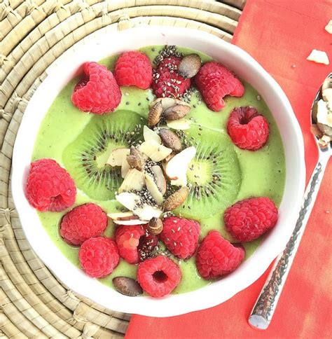 Gorgeous Green Smoothie Bowl - Recipe and VIDEO