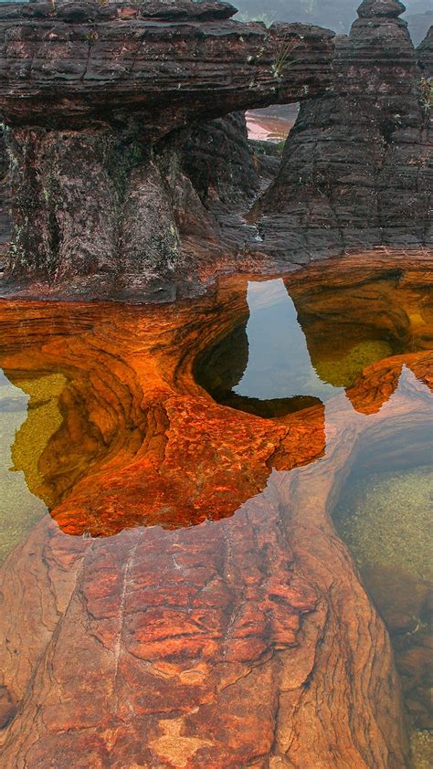 Natural pool on top of Mount Roraima, Venezuela | Windows Spotlight Images