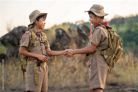 boy scouts handshake with left hand in greeting Boy Scout or ...