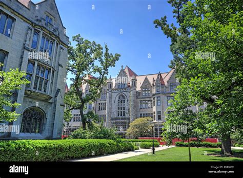 University chicago gothic building exterior hi-res stock photography ...