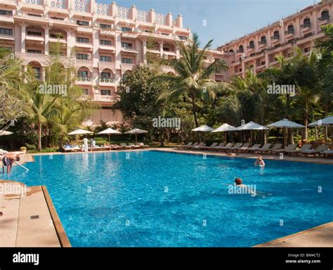 The swimming pool at the Leela Palace Hotel in Bangalore Stock Photo ...