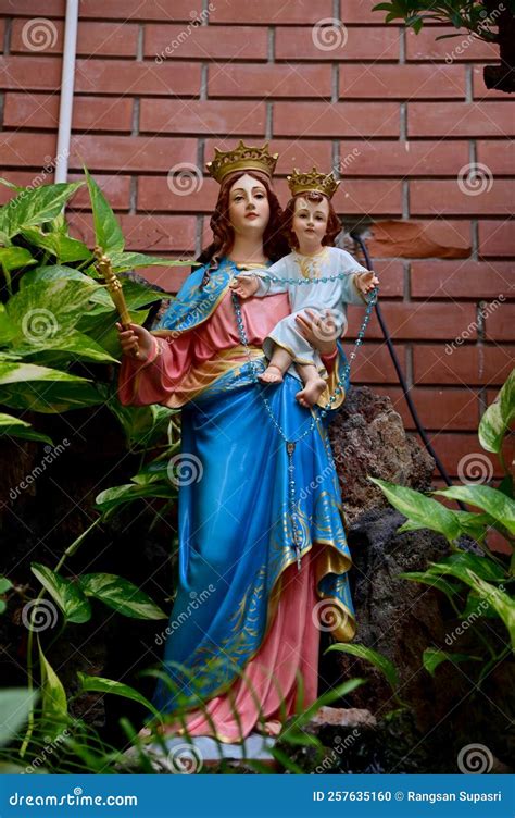 Our Lady of Perpetual Help Statue Virgin Mary with Child Jesus in the ...