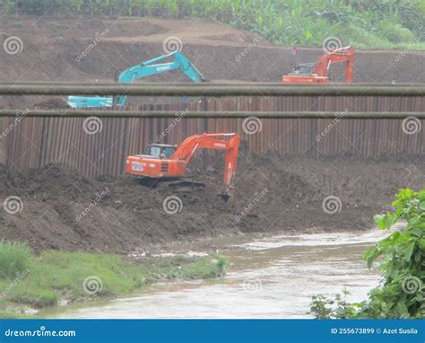 Dam construction project editorial stock image. Image of viaduct ...