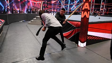 Photo of Seth Rollins' Back After Taking Kendo Stick Shots from Dominik ...