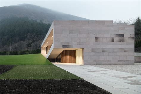 Gallery of Slight Slope Long House / I/O Architects - 6