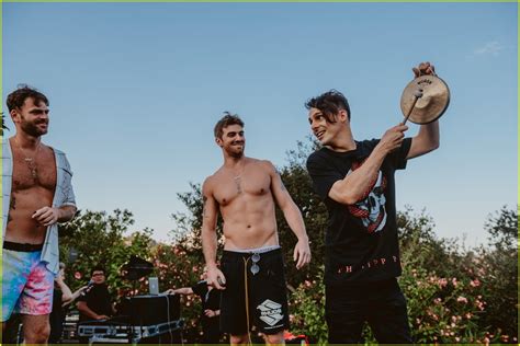 The Chainsmokers' Alex Pall & Drew Taggart Goes Shirtless at an L.A ...