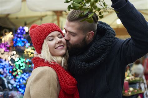 This Is Why We Kiss Under the Mistletoe | Reader's Digest Canada