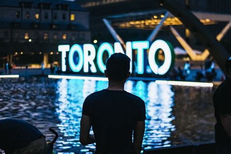 Toronto: Guided Night Tour with CN Tower Entry | GetYourGuide