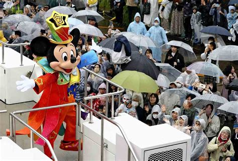 Walt Disney, Mickey Mouse, Disney Characters Parade in Ise, Japan - The Japan News