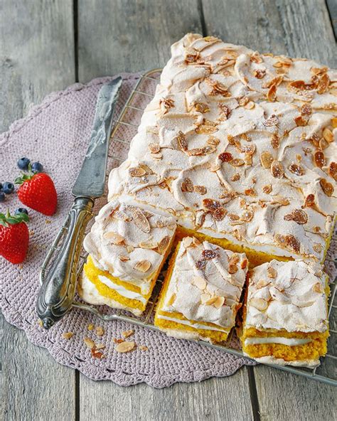 The world's best cake (Norwegian meringue and custard layer cake ...