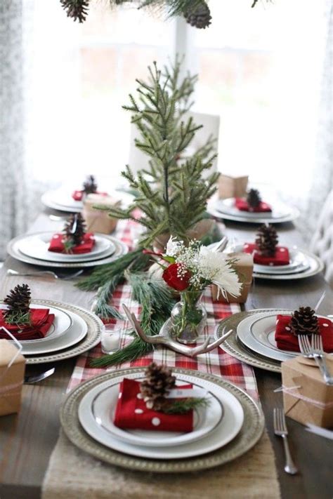 25 Inspiring Christmas Table Setting Ideas - DigsDigs