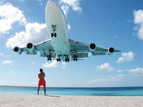 Extreme Plane Landings at Maho Beach, Saint Martin | Bored Panda