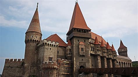 Romania Castles - From Dracula's Den to Fairytale Fortresses ...