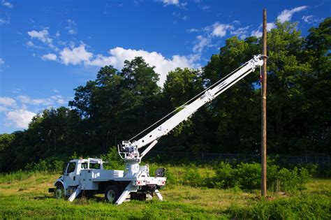 Digger Derrick Truck Testing in ON | Domson Engineering & Inspection