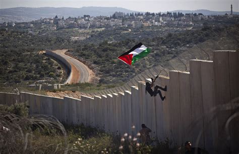 Documenting both sides of the Separation Wall, an Israel-Palestine ...