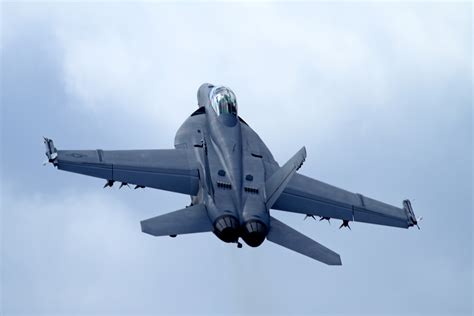 File:Boeing F-18 Super Hornet 3 (4827292542).jpg