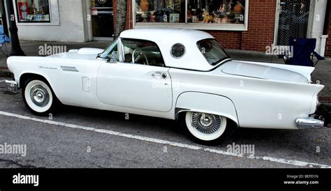 Ford Thunderbird 1950s High Resolution Stock Photography and Images - Alamy