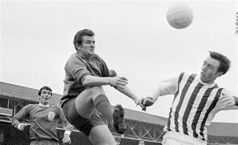 Former Liverpool and Scotland goalkeeper Tommy Lawrence dies aged 77 ...