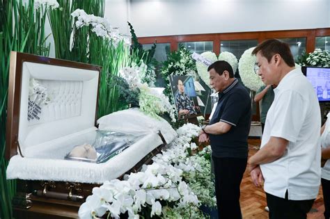 Duterte visits Henry Sy Sr.’s wake | ABS-CBN News