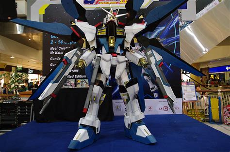 GUNDAM GUY: Gundam Cosplay: Strike Freedom Gundam