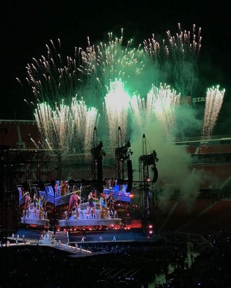 Taylor Swift at Reputation Stadium Tour. | Taylor swift news, Taylor ...