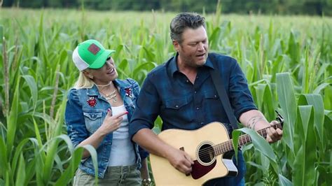 Blake Shelton and Gwen Stefani's 'Happy Anywhere' Continues To Top the Charts - Country Now