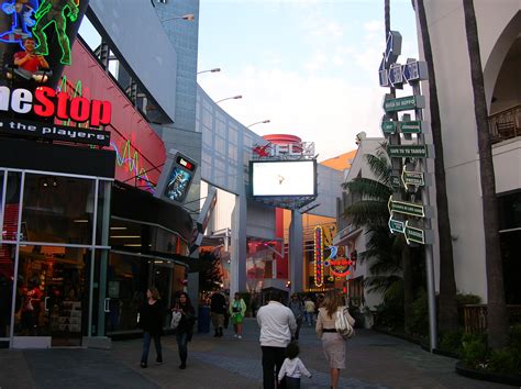 File:Universal CityWalk Hollywood 8.JPG - Wikimedia Commons