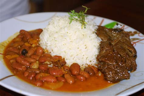 Magdelyn al día * :): Arroz, habichuelas rojas y carne, nuestra bandera dominicana