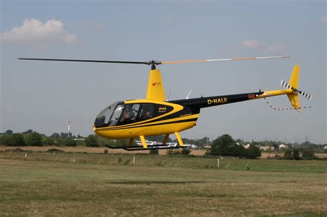 File:Helicopter Robinson R44 Airfield Bonn Hangelar.jpg - Wikimedia Commons