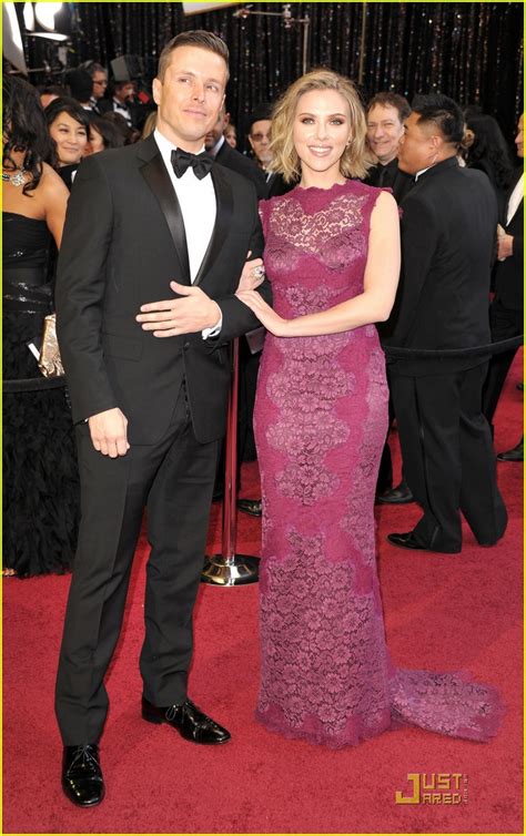 Scarlett Johansson - Oscars 2011 Red Carpet: Photo 2523603 | 2011 ...